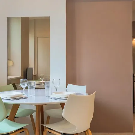 Chambre, Proche Metro Apartment *