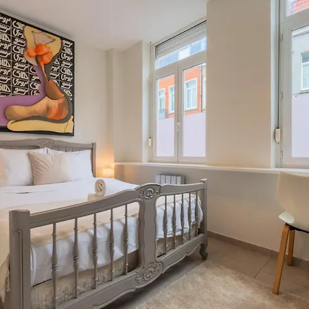 Chambre, Proche Metro Apartment *